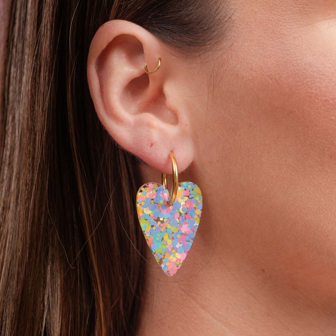 Boucles d'oreilles Bubble Gum fait main en France en résine époxy et acier inoxydable Les Nicolettes